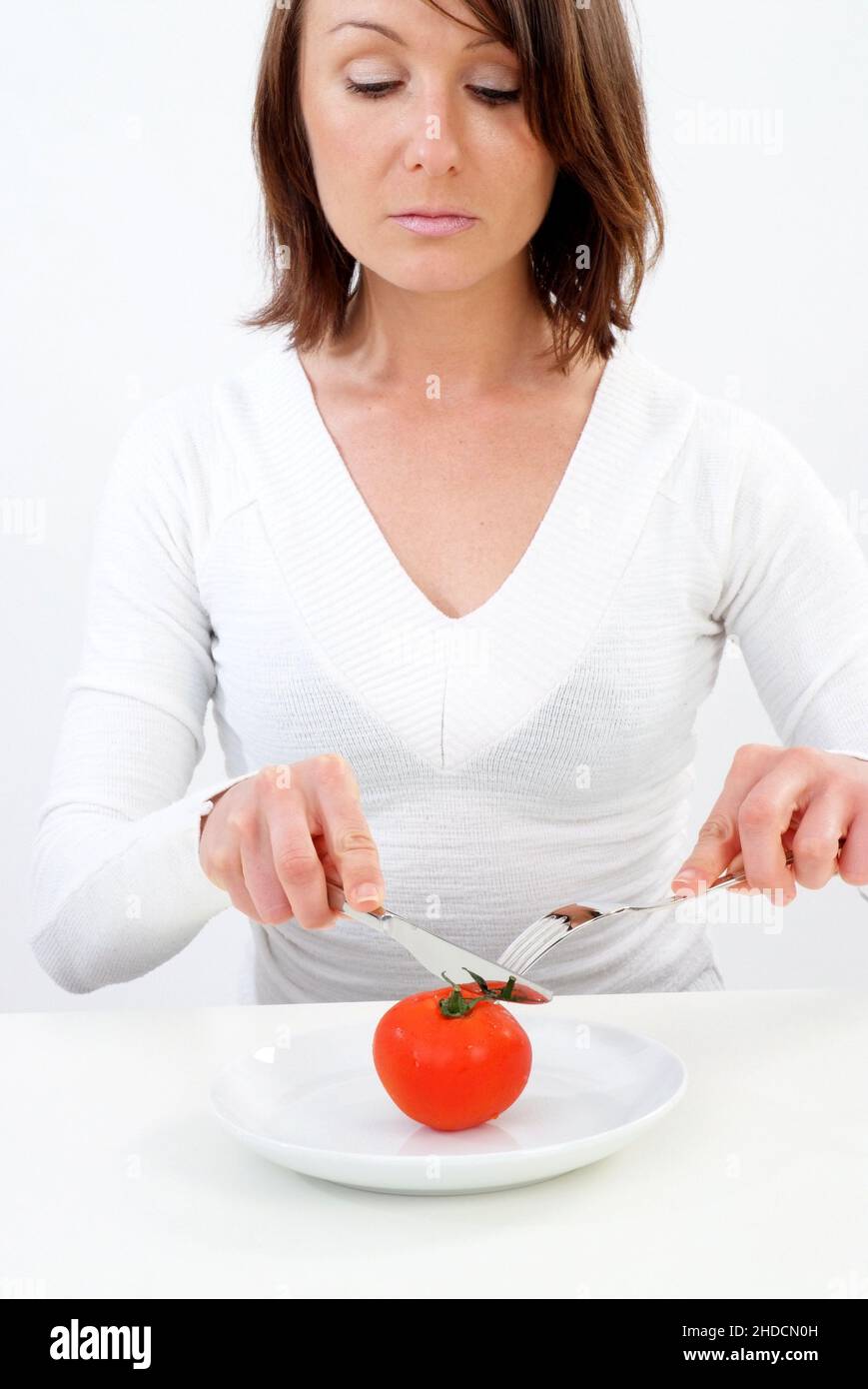 Junge frisst isst nur eine Tomate, Diät, Abnehmen, Stock Photo