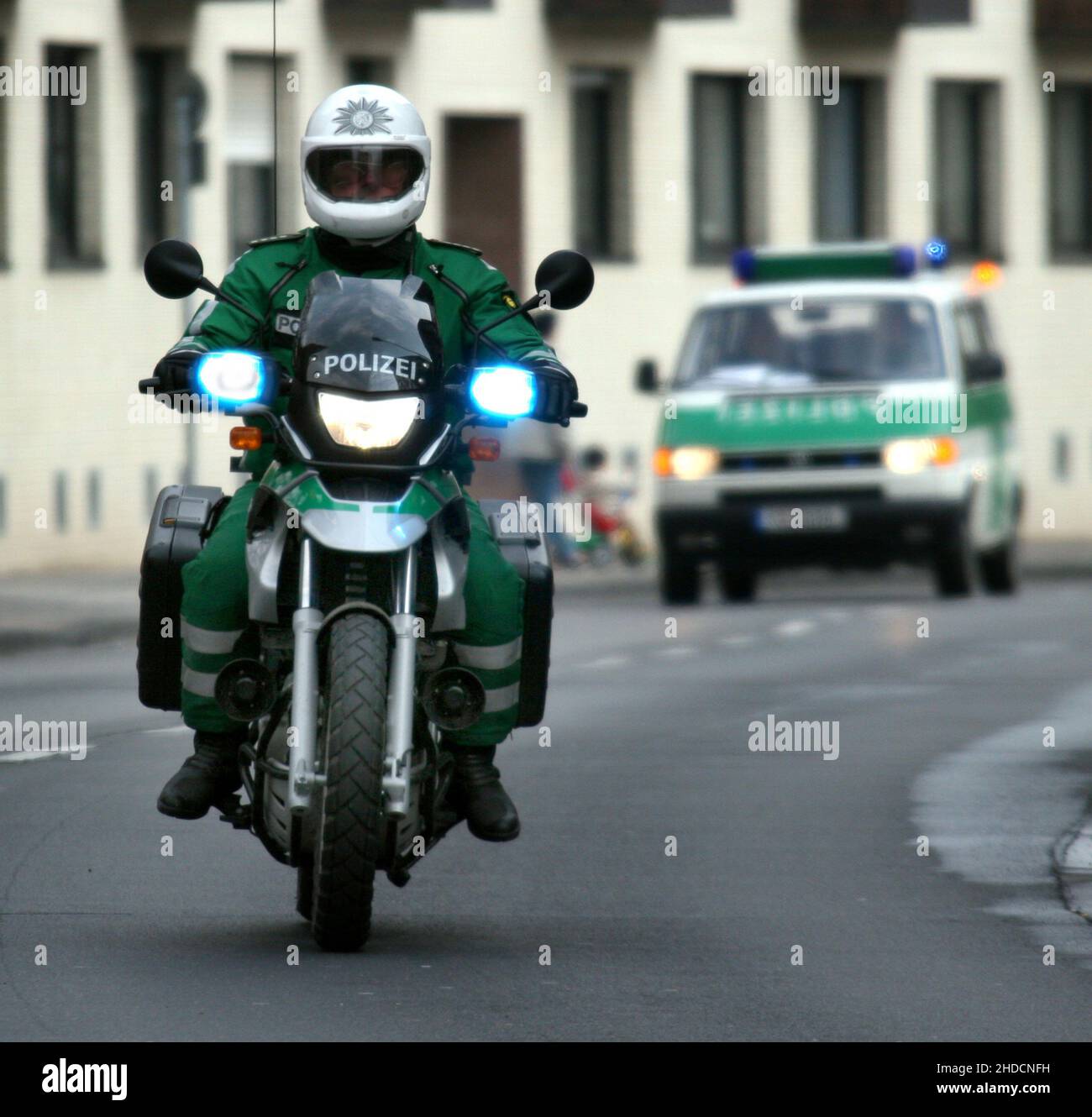 Deutscher Verkehrspolizist auf einem Motorrad, MR: NO Stock Photo