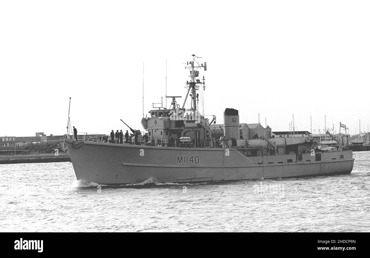 M1140 HMS Gavinton  British Royal Navy Ton-class minesweeper leaving Portsmouth Harbour, Portsmouth, Hampshire, England, UK' Stock Photo