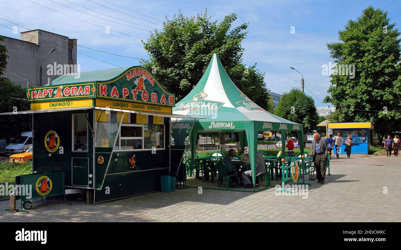 Chernivtsi , Ukraine: A fast food kiosk and beer tent on Komarova Street in Chernivtsi near to the bus station. Stock Photo