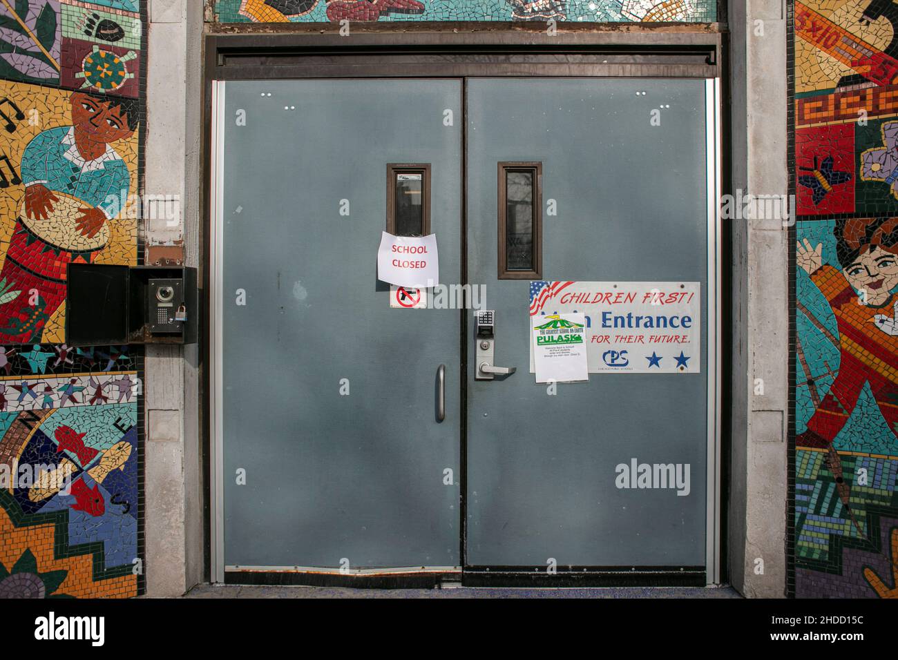 2022 schools closed usa hi-res stock photography and images - Alamy