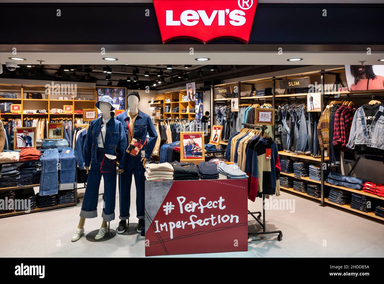Levi's store hi-res stock photography and images - Page 9 - Alamy
