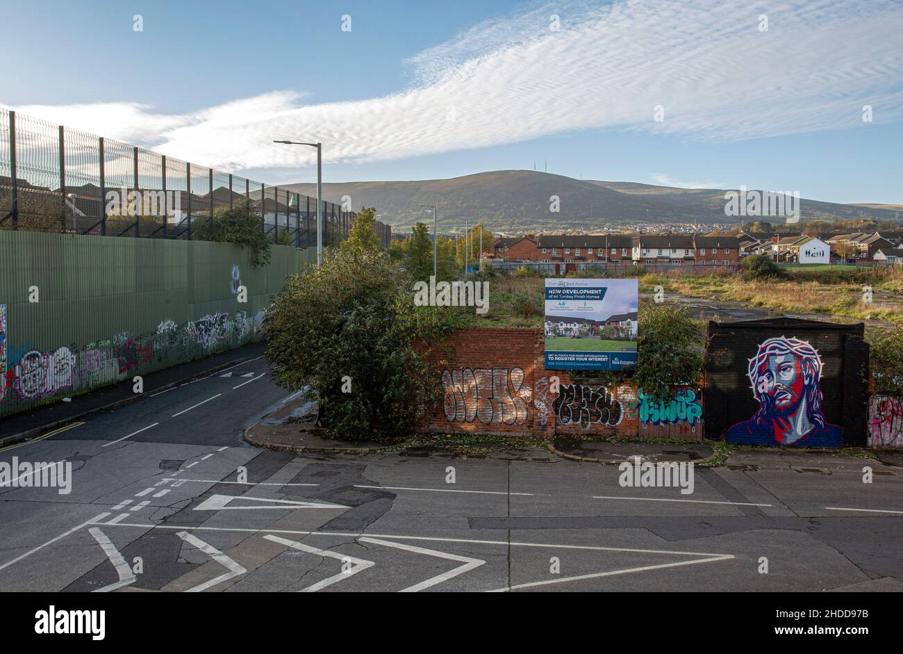 Colourful murals & graffiti on Peace wall,or Peace Line, running along Cupar Way in Belfast. It is one of the many separation barriers in Nothern Irel Stock Photo