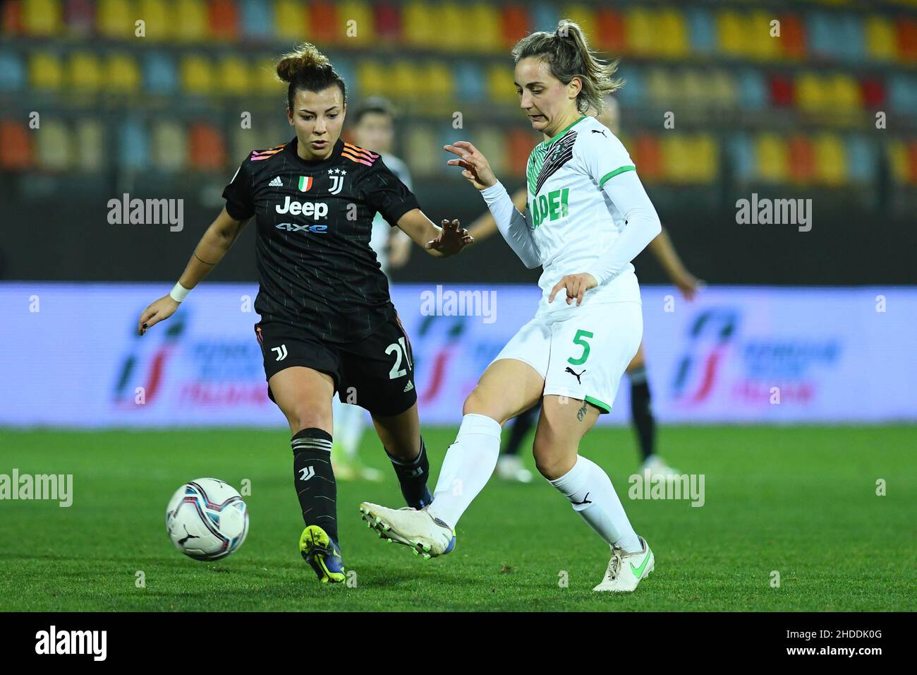 Calcio Femminile High Resolution Stock Photography and Images - Alamy