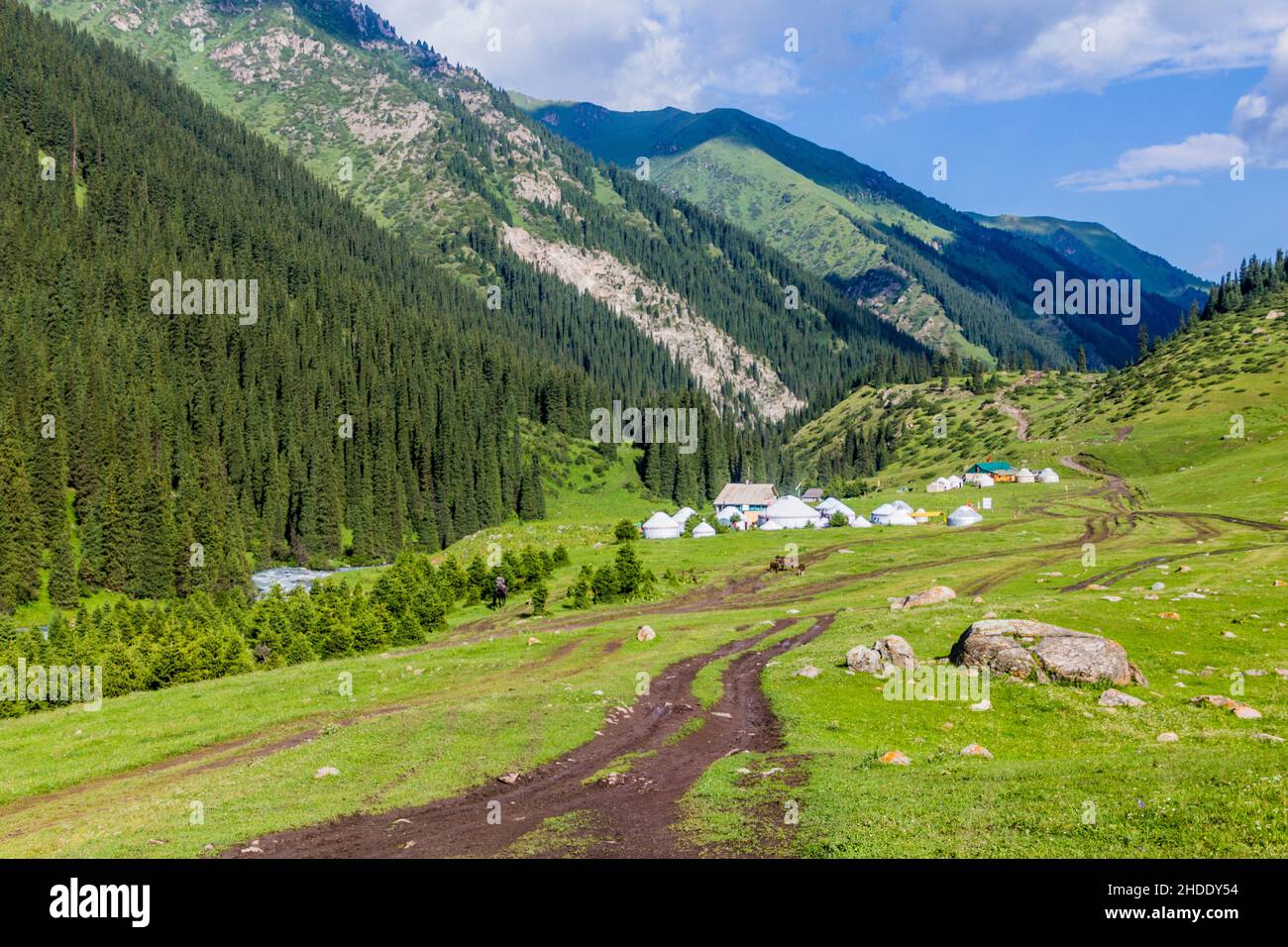 Yurt camp in Altyn Arashan village, Kyrgyzstan Stock Photo - Alamy