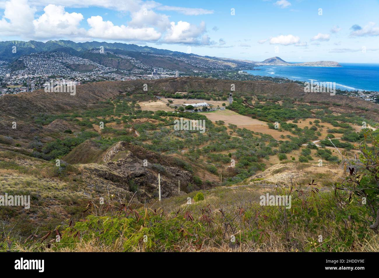The view of the crater from the top of Diamond Head in Oahu, Hawaii ...