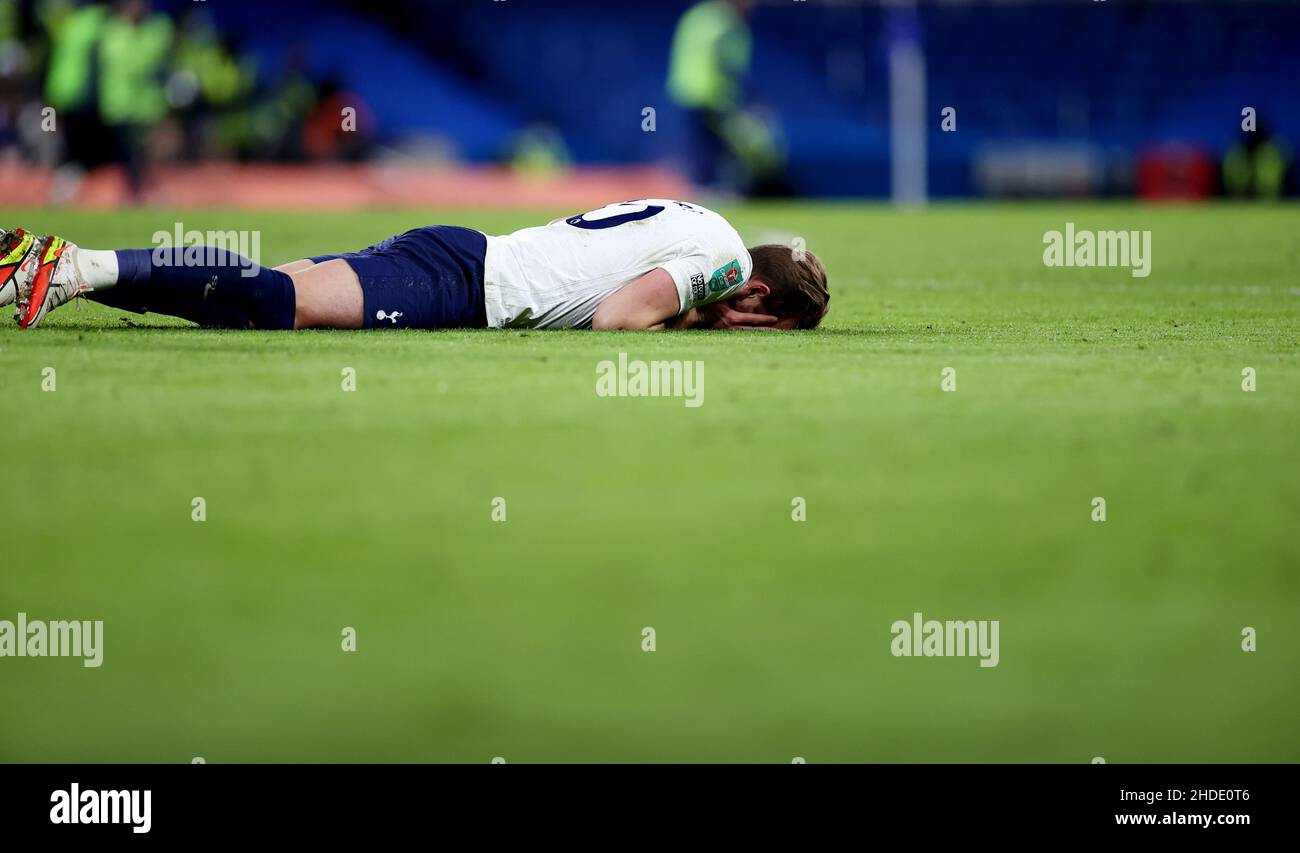London, Britain. 5th Jan, 2022. Tottenham Hotspur's Harry Kane falls to the ground during the first leg of EFL Cup semifinal between Chelsea and Tottenham Hotspur in London, Britain, on Jan. 5, 2022. Credit: Li Ying/Xinhua/Alamy Live News Stock Photo