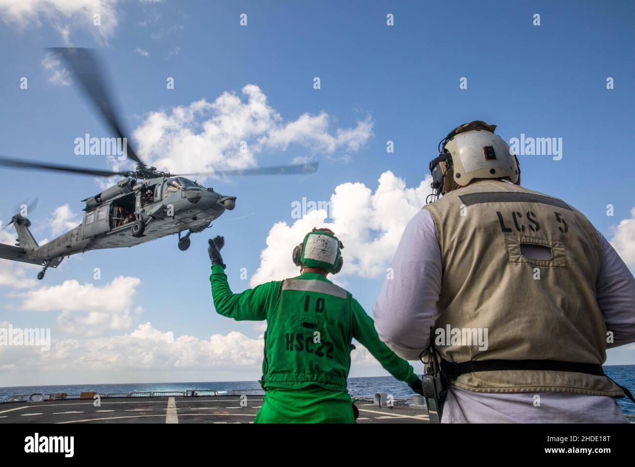 220104NHD1101294 CARIBBEAN SEA (Jan. 4, 2022) Boatswain’s Mate