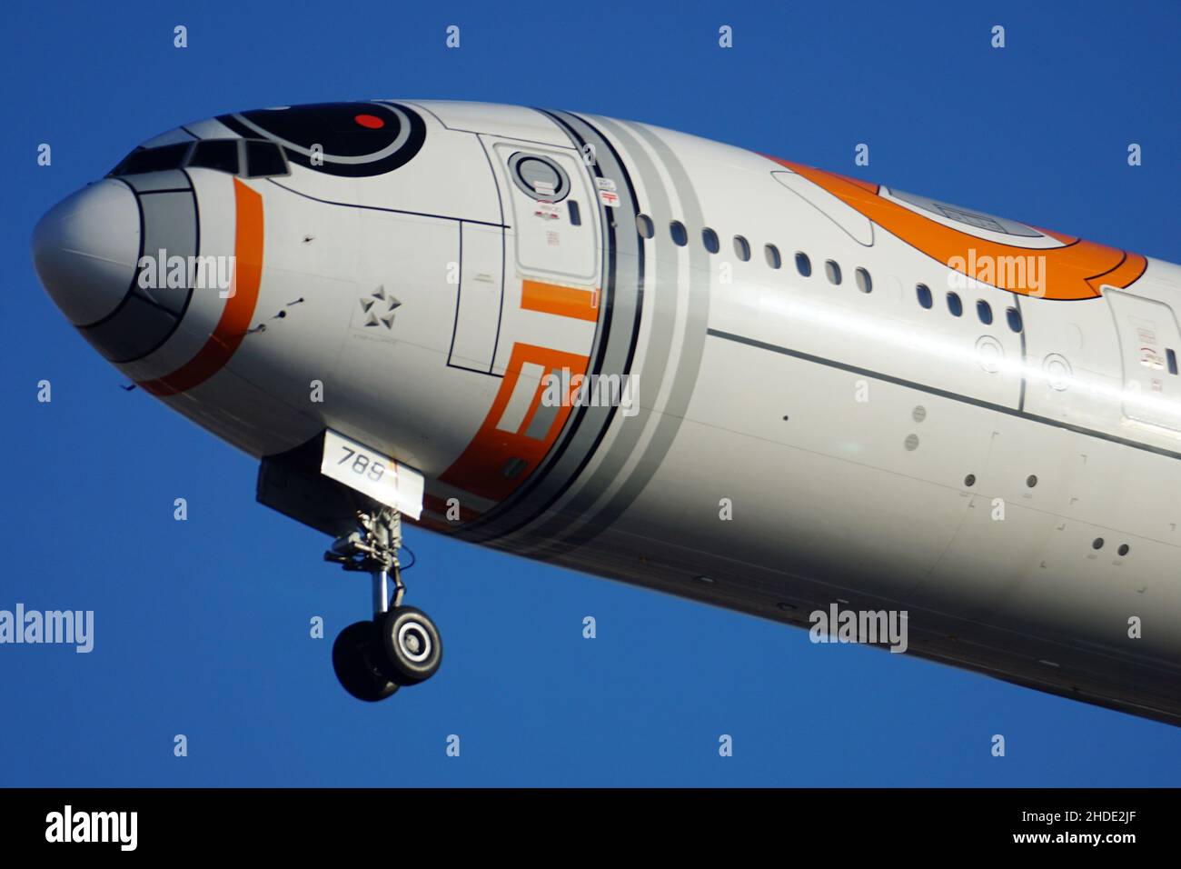 Ana boeing 777 star wars hi-res stock photography and images Ana boeing 777 star wars hi-res stock photography and images