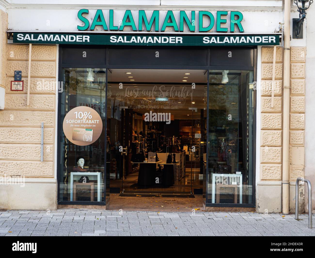 Salamander Shoe store seen in Theresiengasse. (Photo by Igor Golovniov /  SOPA Images/Sipa USA Stock Photo - Alamy