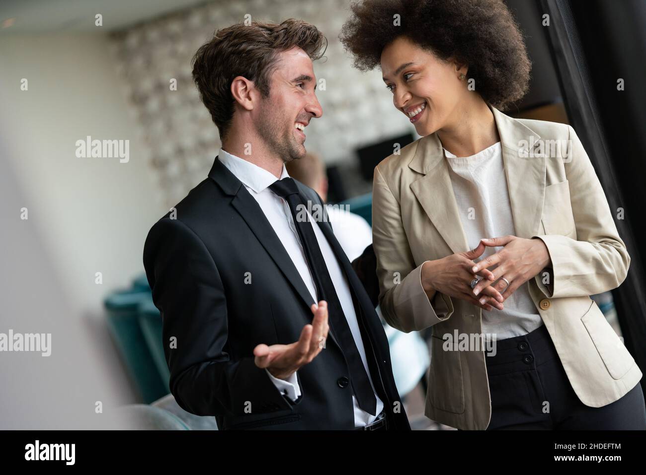 Woman man talking hi-res stock photography and images - Alamy