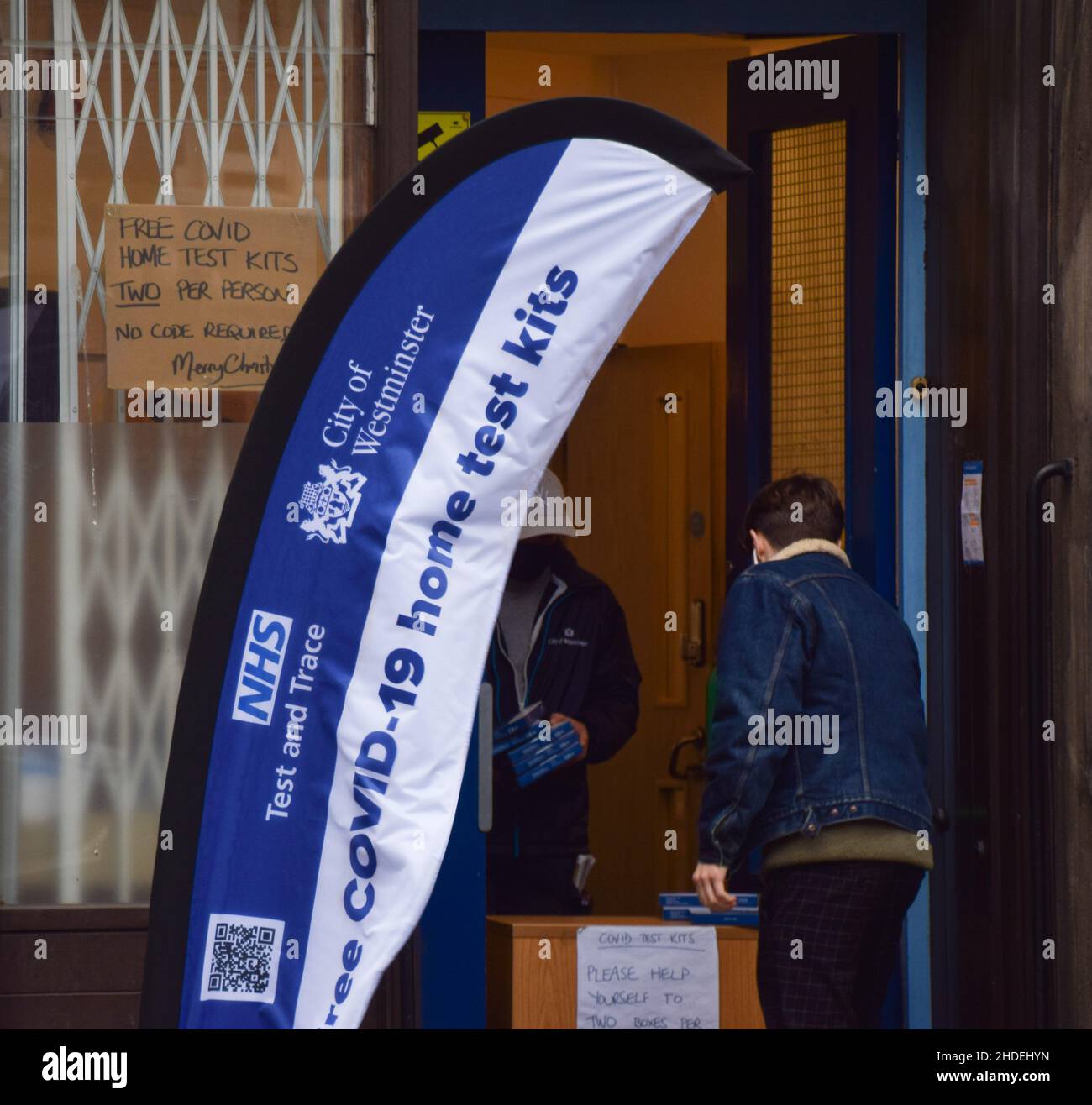 Free at home covid 19 antigen test hires stock photography and images Alamy