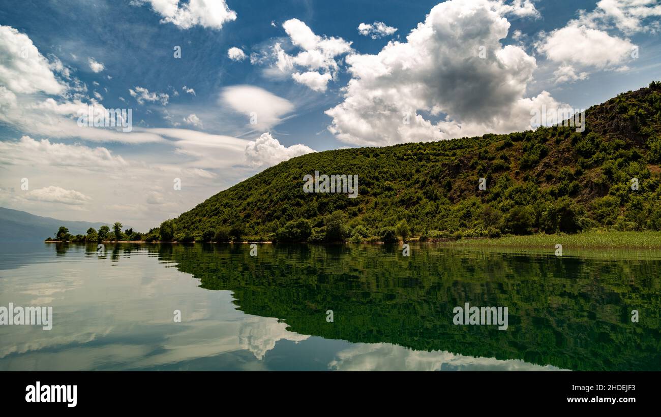 Blue skies over mountains hi-res stock photography and images - Alamy