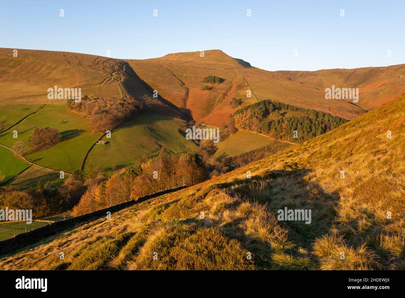 Grindsbrook Clough and Knoll at Edale on the edge of Kinder Scout, in the Peak District, Derbyshire. A sunny November morning. Stock Photo
