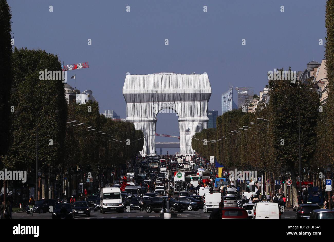 Beijing, France. 21st Sep, 2021. The wrapped Arc de Triomphe is seen in Paris, France, Sept. 21, 2021. The wrapping was conceived by late Bulgarian-born artist Christo and his wife Jeanne-Claude. Credit: Gao Jing/Xinhua/Alamy Live News Stock Photo
