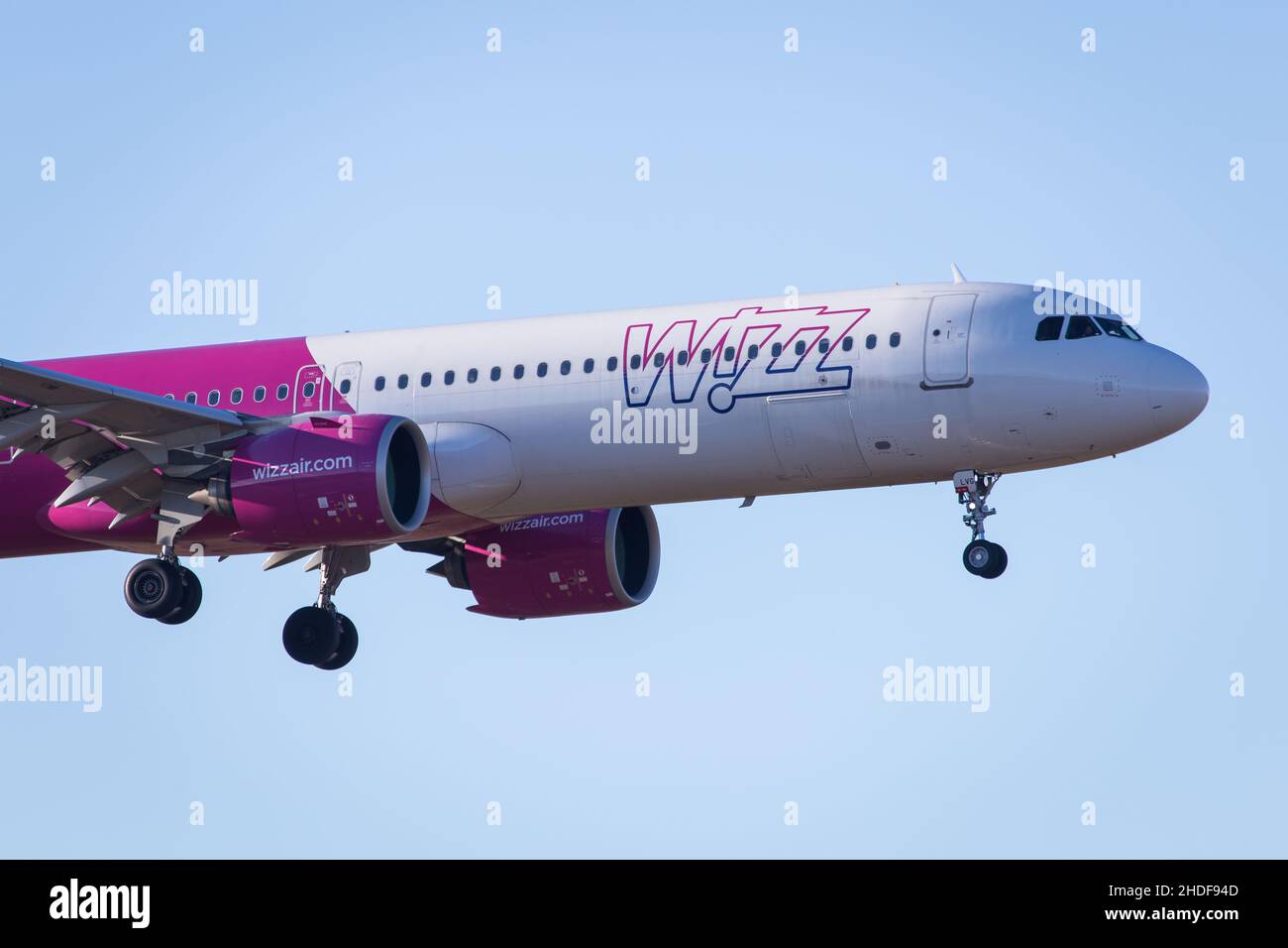 Low Cost airline Wizzair Airbus A321 neo landing Stock Photo - Alamy