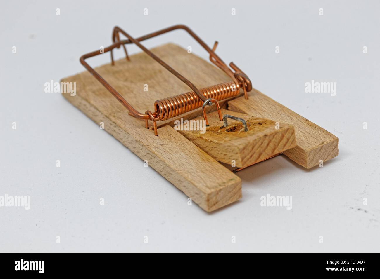 Wooden old mouse trap hi-res stock photography and images - Alamy