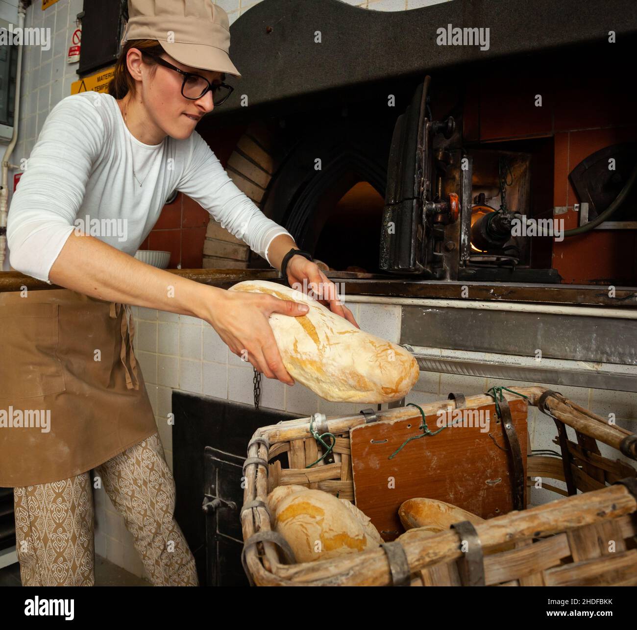bakery, loaf, loading, baker, bakeries, cake shop, loafs, bakers