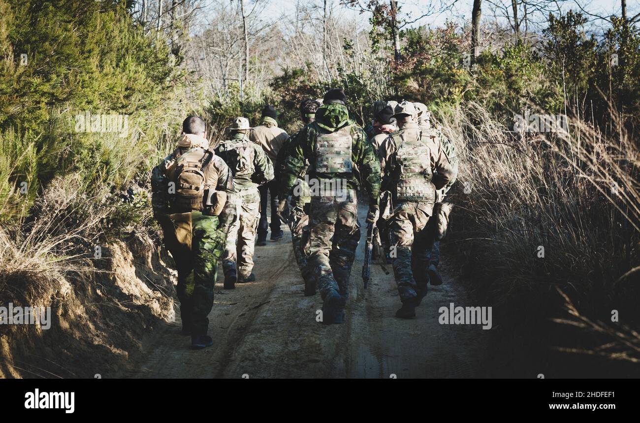 on the move, military, army soldier, army, on the moves, militaries, troops, army soldiers