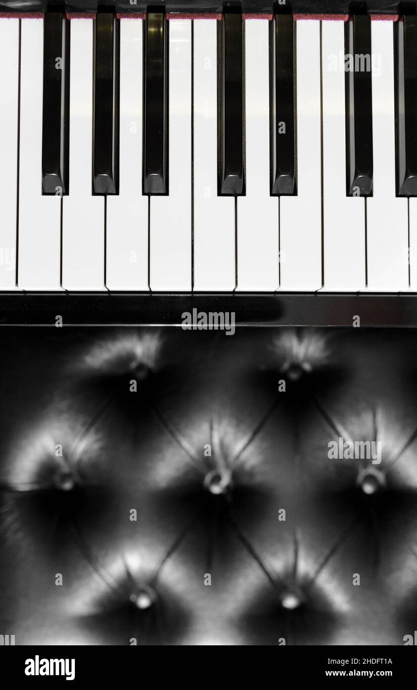 Clavier rétroéclairé close up. Touches noires avec caractères lumineux  Photo Stock - Alamy