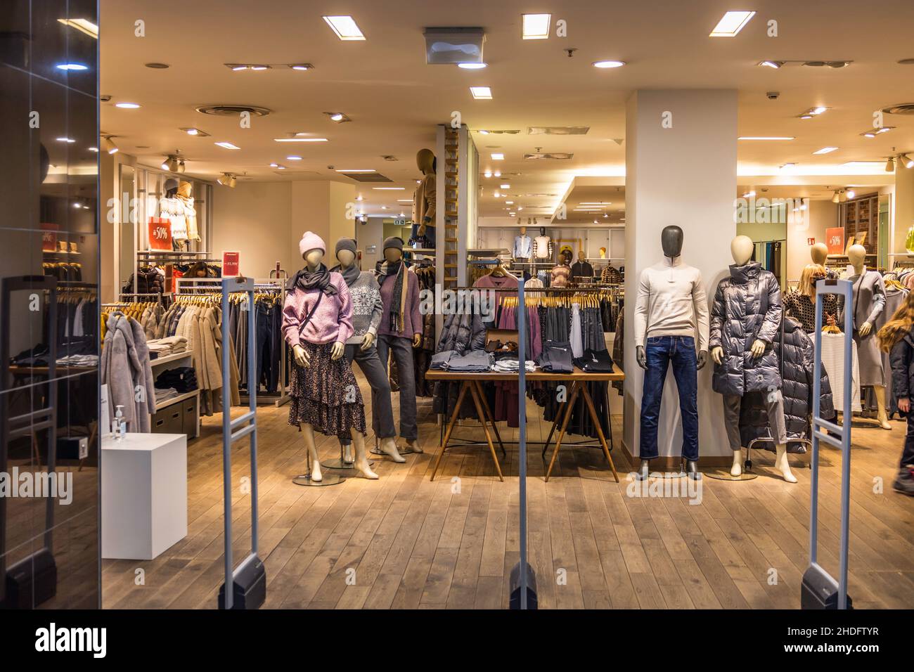 fashionable interior of clothing store in modern mall Stock Photo - Alamy