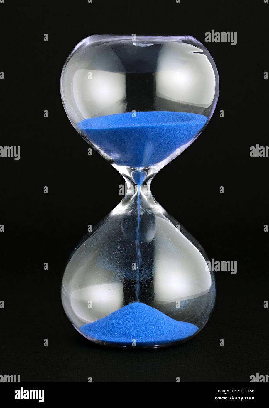 Hourglass with black sand hi-res stock photography and images - Alamy