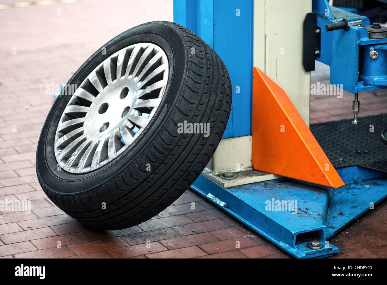 tires, garage, tire, tyre, tyres, carport, carports, garages Stock Photo Alamy