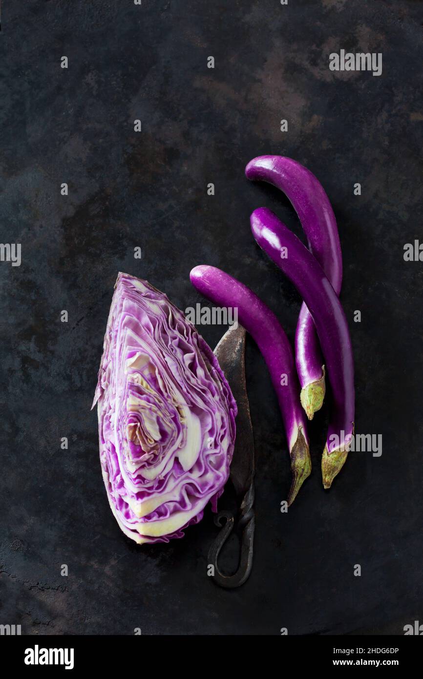 red pointed cabbage, aubergine perlina Stock Photo Alamy