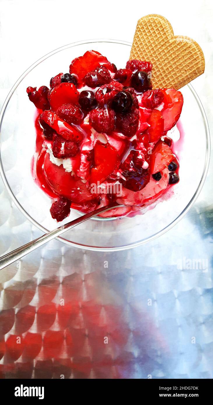 ice cream sundae, strawberry ice cream, ice cream sundaes, ice creams