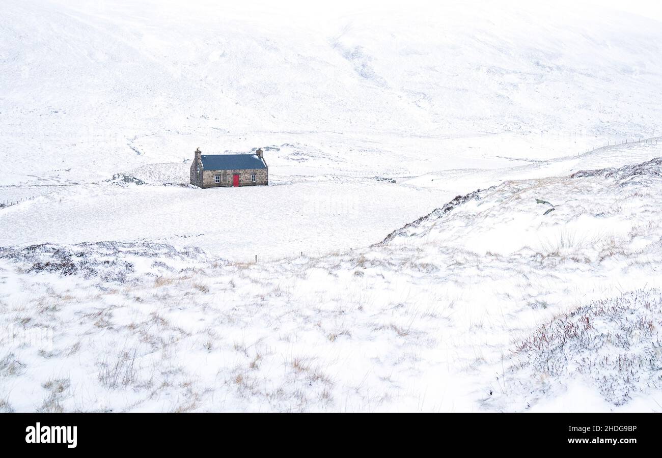 Bothy surrounded by snow in Glenshee, Aberdeenshire. Weather forecasters are predicting fresh falls of snow across parts of Scotland and the north of England. Picture date: Thursday January 6, 2022. Stock Photo