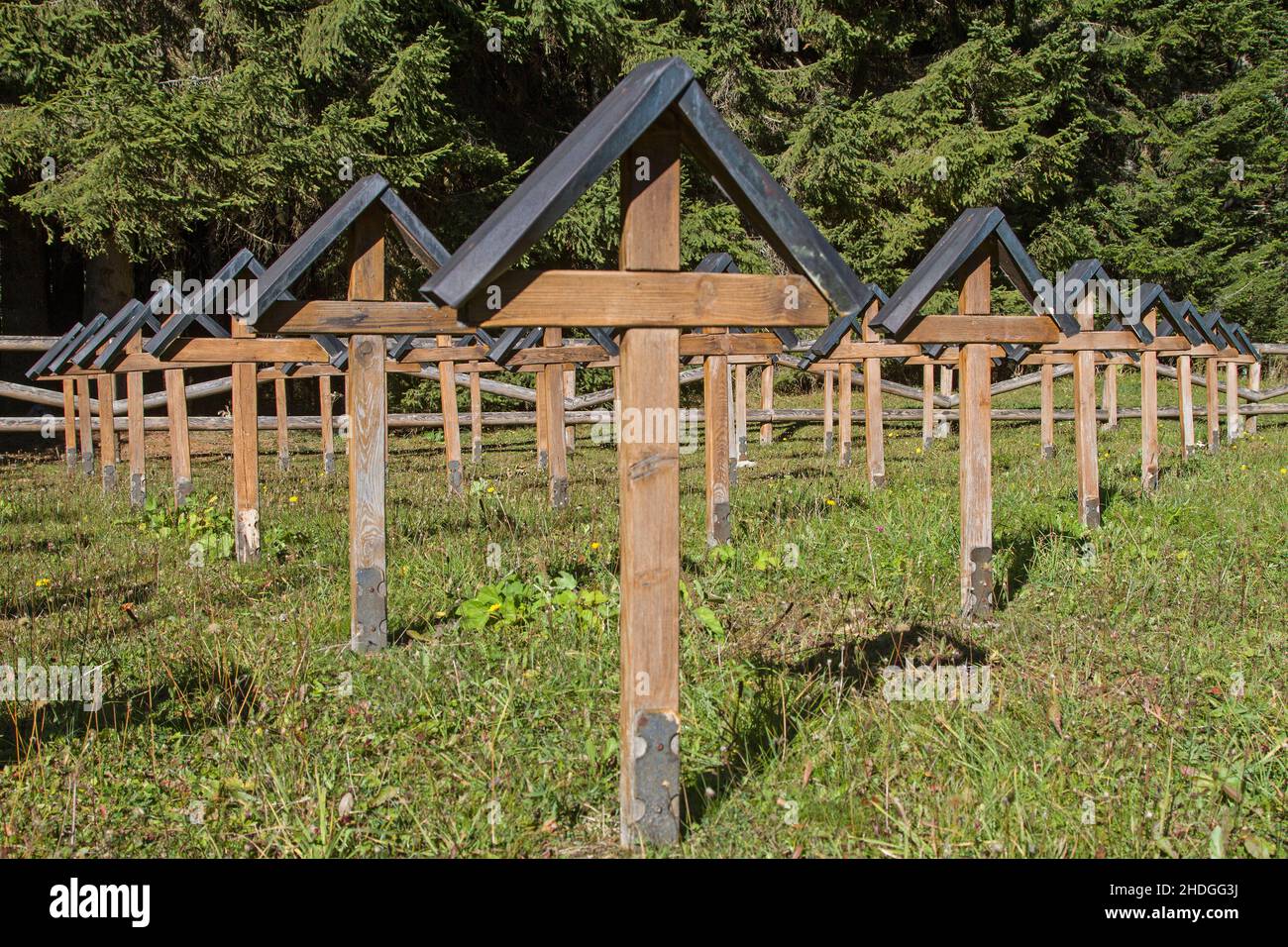 wooden cross, cemetery, wooden crosses, cemeteries Stock Photo - Alamy