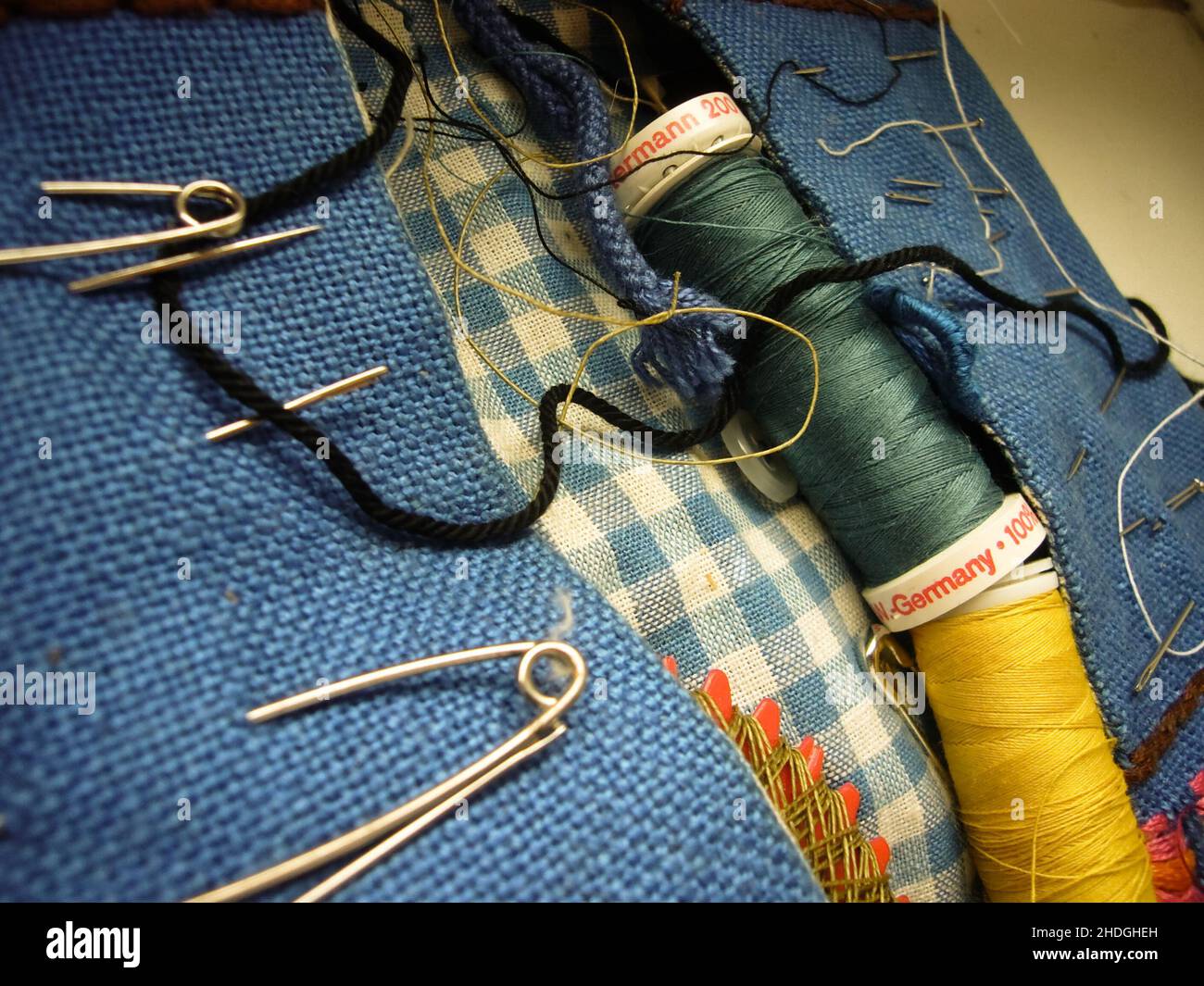 needle, sewing thread, sewing kit, needles, sewing threads, sewing kits Stock Photo