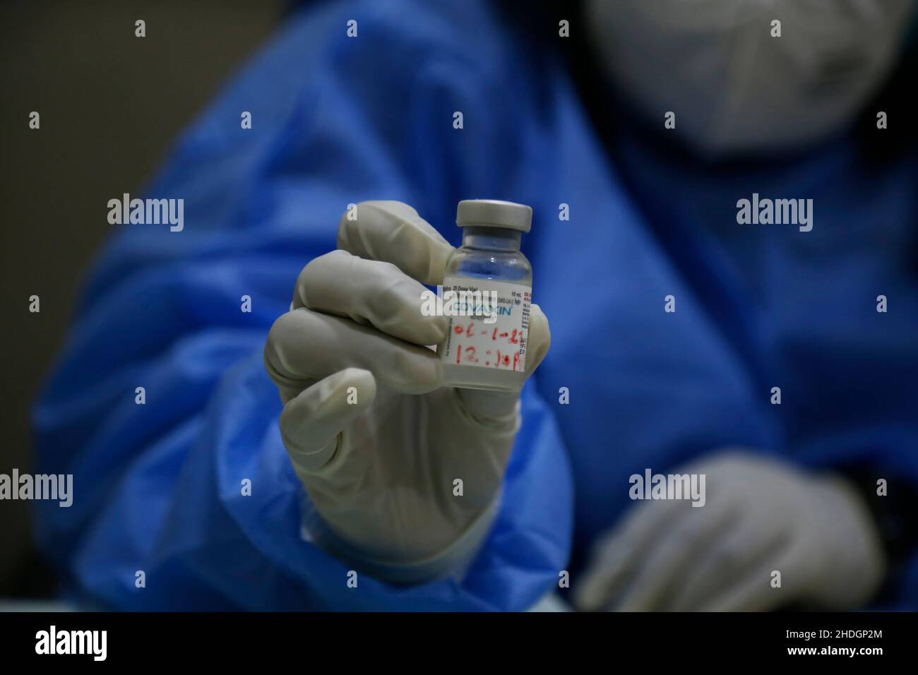 Noida, India. 06th Jan, 2022. Amid concerns over the new, highly transmissible Omicron variant of SARS-CoV-2, vaccination began for the children between 15 to 18-year-old age. (Photo by Haripriya Shaji/Pacific Press) Credit: Pacific Press Media Production Corp./Alamy Live News Stock Photo