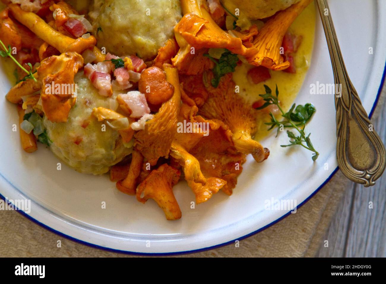 chanterelles, mushroom dish, bread dumpling, chanterelle, mushroom