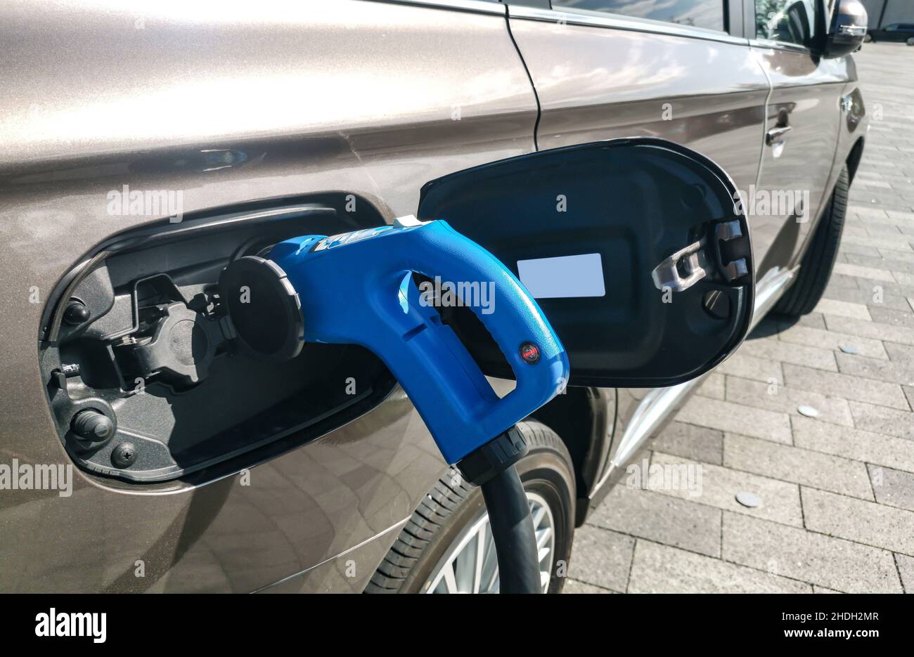 car, refueling, recharge, hybrid, electric car, electric vehicle