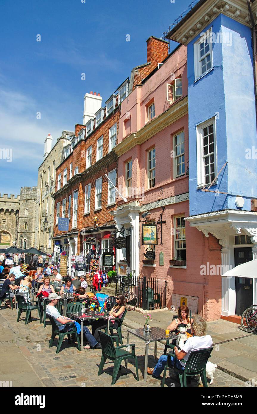 Outdoor restaurants, Church Street, Castle Hill, Windsor, Berkshire, England, United Kingdom Stock Photo