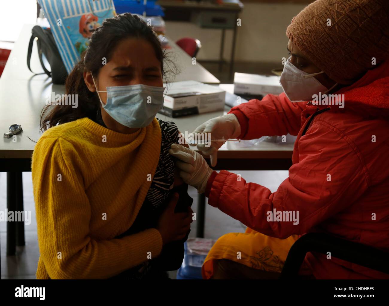 Noida, Uttar Pradesh, India. 6th Jan, 2022. Amid concerns over the new, highly transmissible Omicron variant of SARS-CoV-2, vaccination began for the children between 15 to 18-year-old age. (Credit Image: © Haripriya Shaji/Pacific Press via ZUMA Press Wire) Credit: ZUMA Press, Inc./Alamy Live News Stock Photo