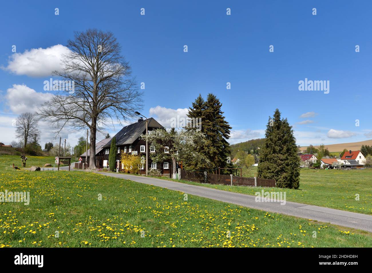 Street Life Rural village, rural scene, road, villages, country, country life, rural ...