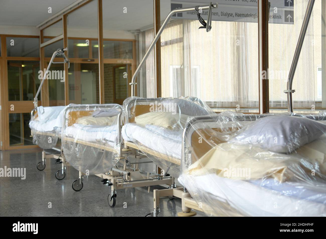 Hospital hallway with beds hi-res stock photography and images - Alamy