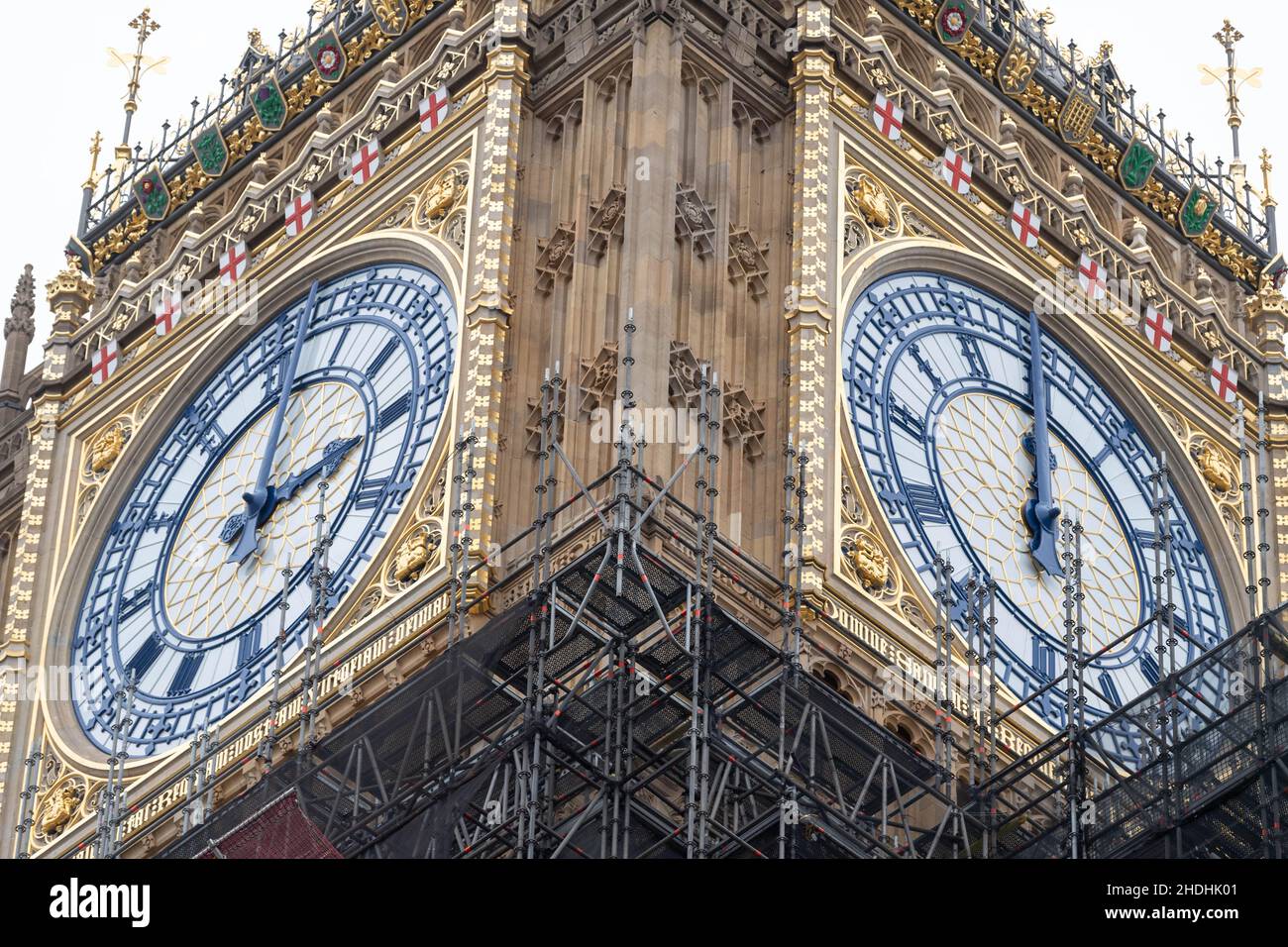 London, UK. 6th Jan, 2022. Work continues on the iconic Elizabeth Tower, home to Big Ben, at the North end of the Palace of Westminster. The work has restored that original paintwork and fine detail on the face of the Elizabeth Tower clocks. Credit: Ian Davidson/Alamy Live News Stock Photo