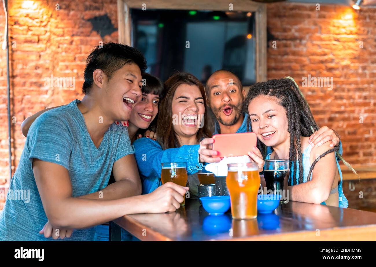 bar counter, friends, selfie, bar counters, friend Stock Photo Alamy