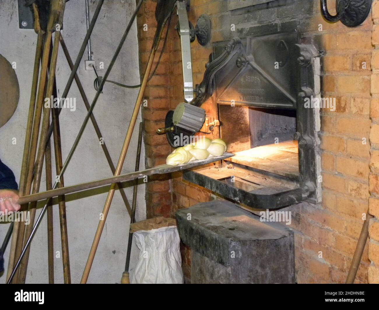 baking, bakery, oven, bakeries, cake shop, ovens, stove, stoves Stock