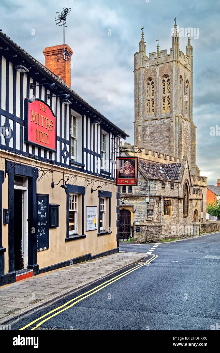 UK, Somerset, Glastonbury, High Street, Mitre Inn and St Benedicts Church Stock Photo