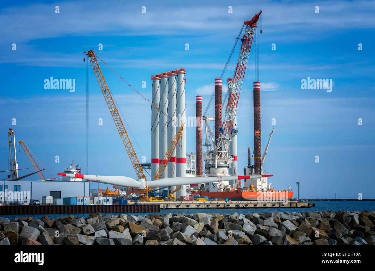 Heavy ships hi-res stock photography and images - Alamy