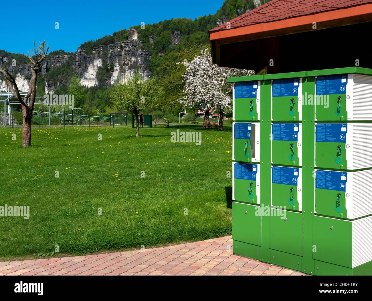 lockers, luggage storage, locker, locker room, locker rooms, luggage