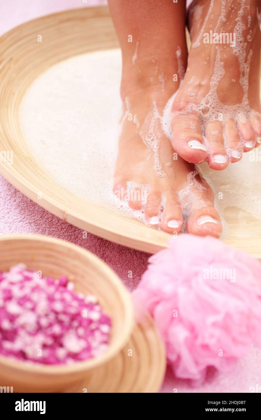 https://c8.alamy.com/comp/2HDJ0BT/body-care-foot-bath-pedicure-body-cares-foot-baths-pedicures-2HDJ0BT.jpg