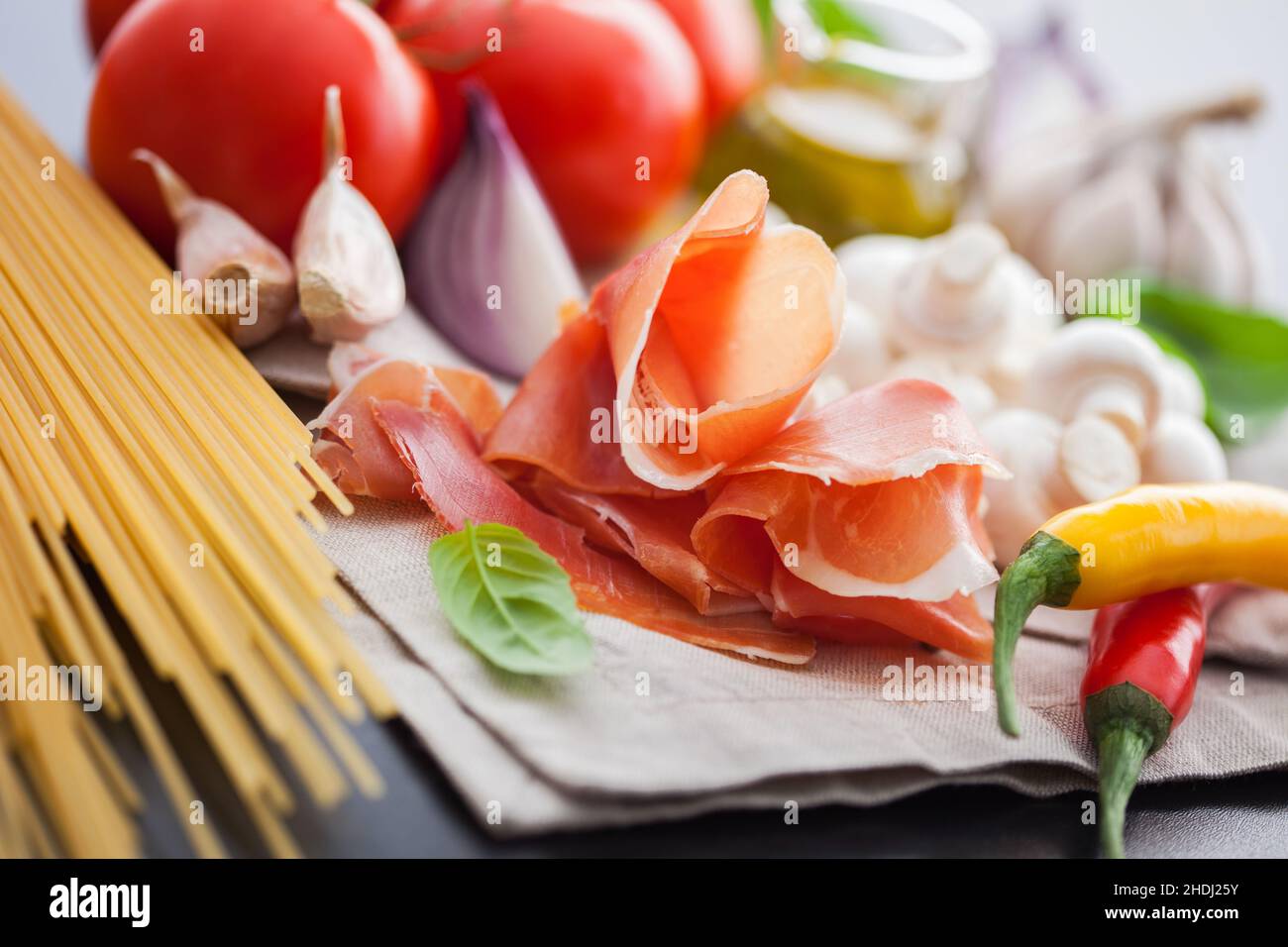 spaghetti, parma ham, italian cuisine, spaghettis, parma hams