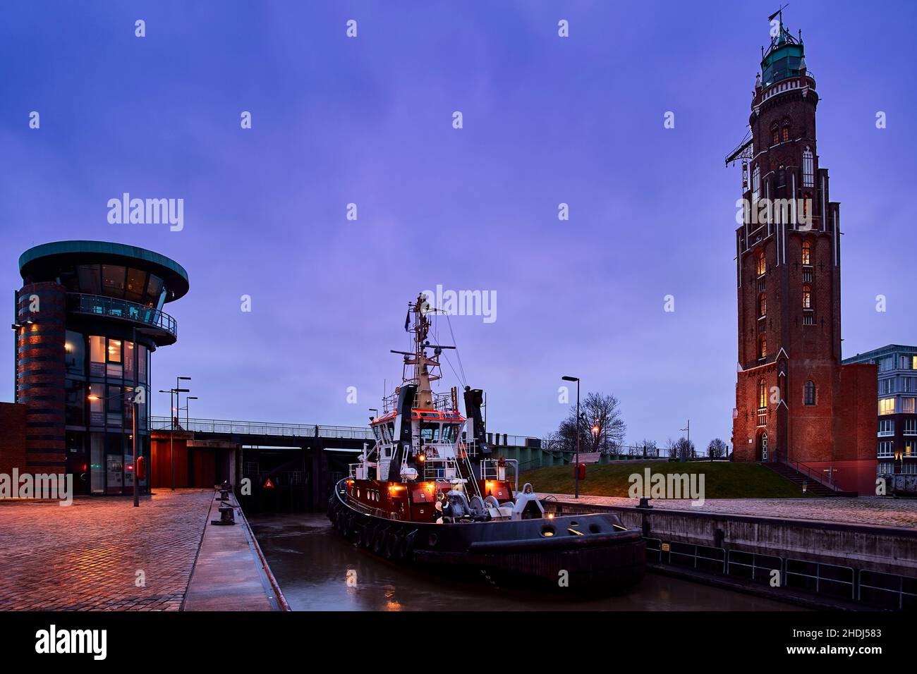 canal lock, bremerhaven, canal locks, bremerhavens Stock Photo Alamy