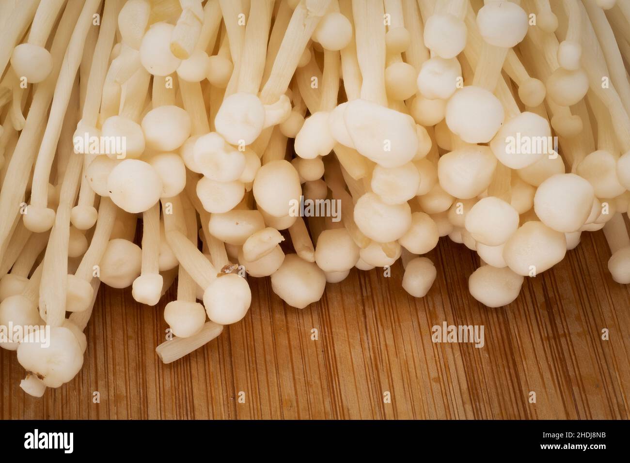 enokitake, enoki mushroom, enokitakes, enoki mushrooms Stock Photo Alamy