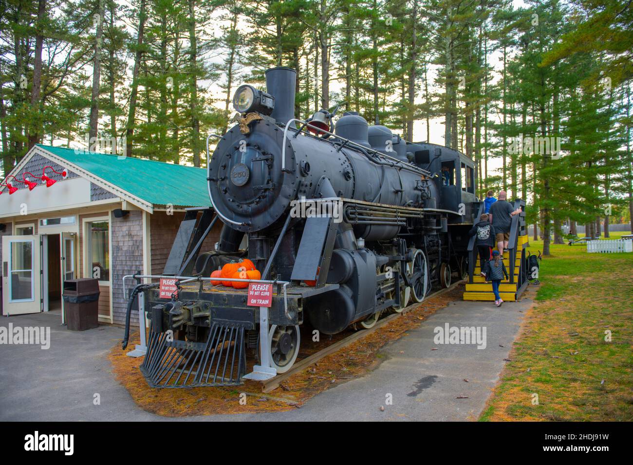 Philadelphia Baldwin steam 264 No. 250 in Edaville Family
